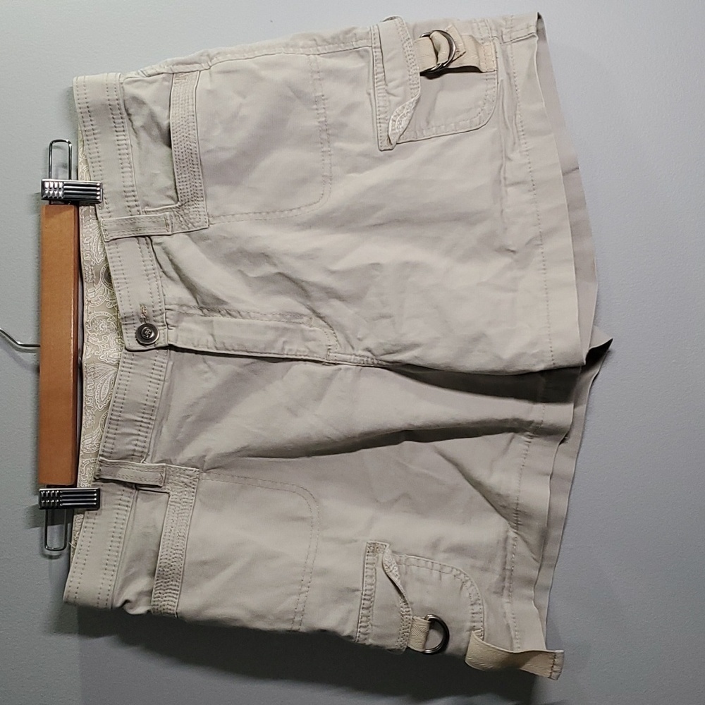 Lee shorts beige color grey hue sz 14 cargo Short tannish cream pulls & stitch
